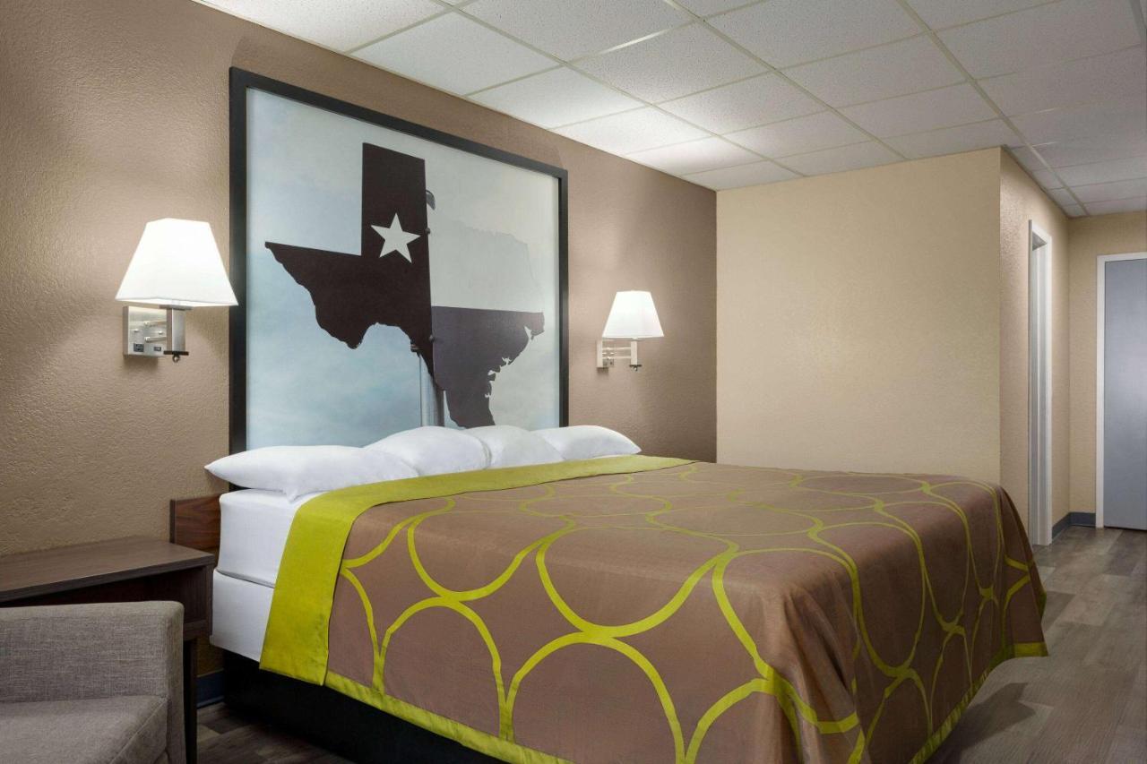 Super 8 By Wyndham Gainesville Tx Exterior photo