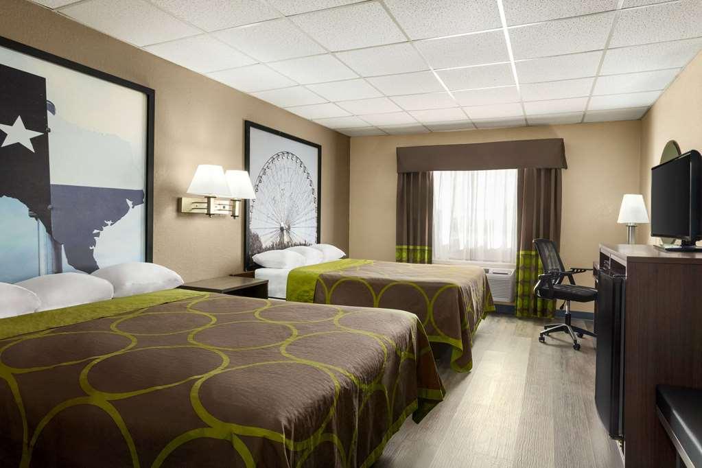 Super 8 By Wyndham Gainesville Tx Room photo