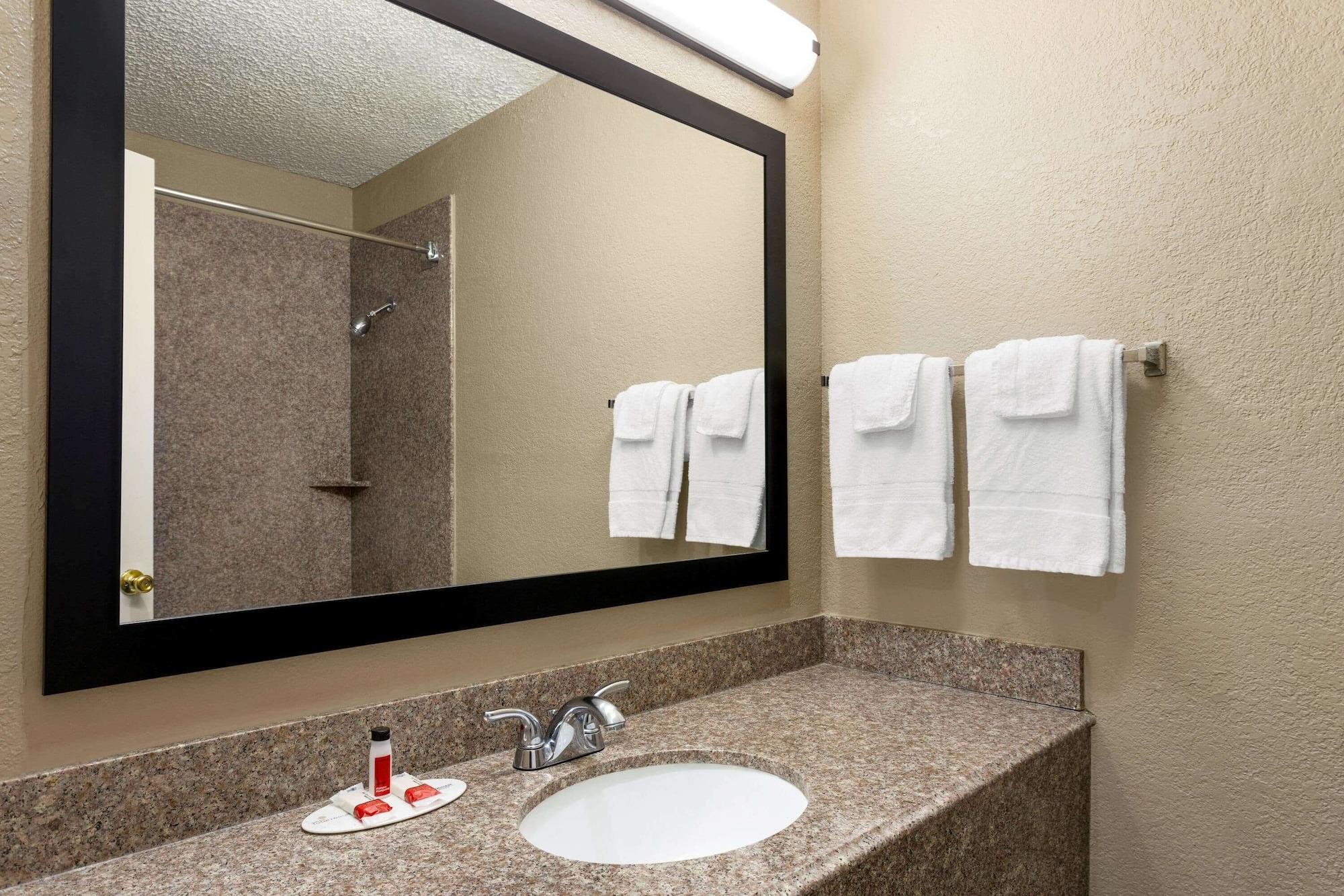Super 8 By Wyndham Gainesville Tx Exterior photo