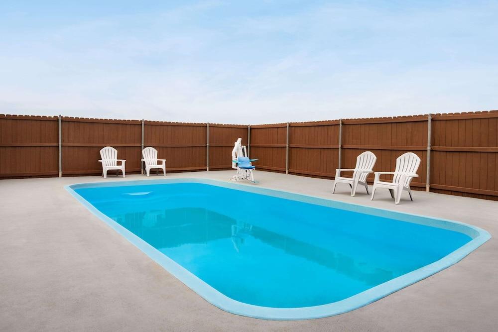 Super 8 By Wyndham Gainesville Tx Exterior photo