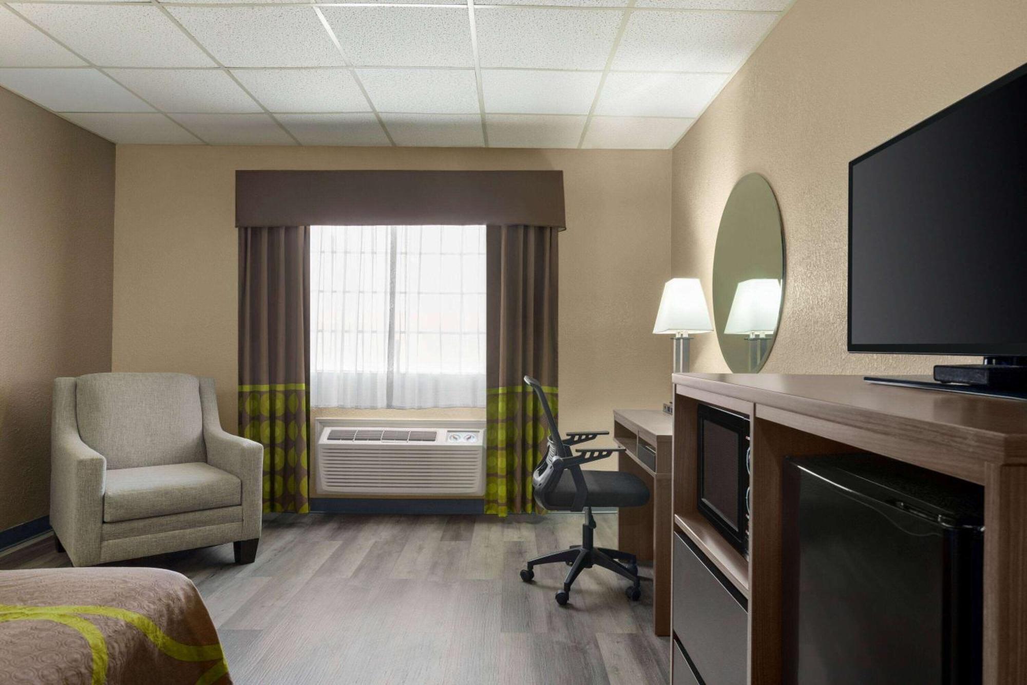 Super 8 By Wyndham Gainesville Tx Exterior photo